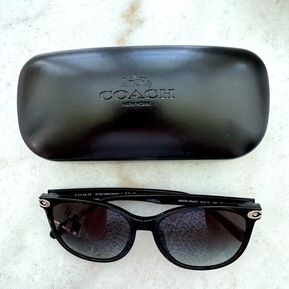 Coach Embedded C HC 8414BD 50023C Rounded Square Black Sunglasses New With Case - Picture 12 of 13